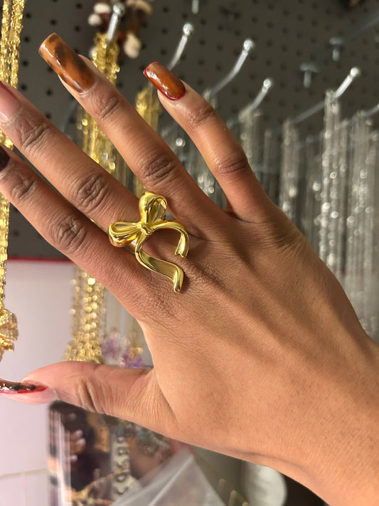 “Jumbo Gold Ribbon” Ring